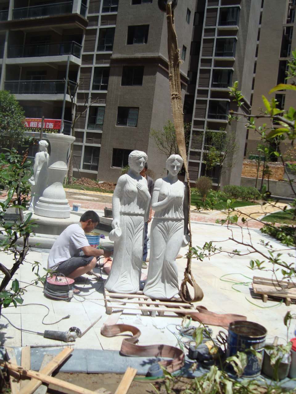 文化广场雕塑1.jpg